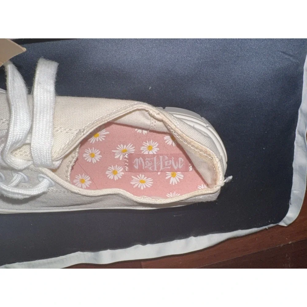 Mad Love Canvas Sneakers Women Fran White Lace Up Shoes Size 9 NWT